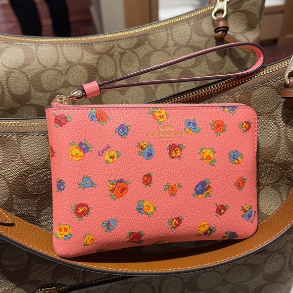 Coach Corner Zip Wristlet With Mini Vintage Rose Print Pink Lemonade Multi - Picture 7 of 16
